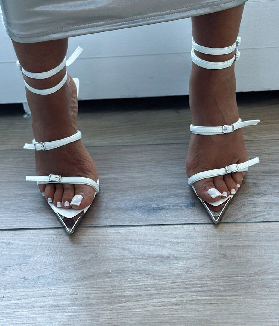 WHITE TOES. SILVER TIPS